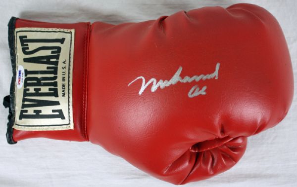 Muhammad Ali Beautifully Signed Everlast Pro Model Boxing Glove (PSA/DNA)