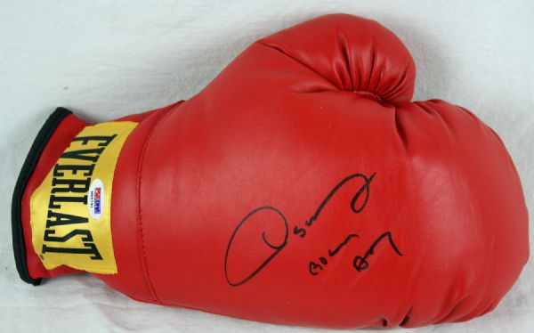 Oscar de la Hoya Signed Everlast Boxing Glove w/"Golden Boy" Inscription (PSA/DNA)