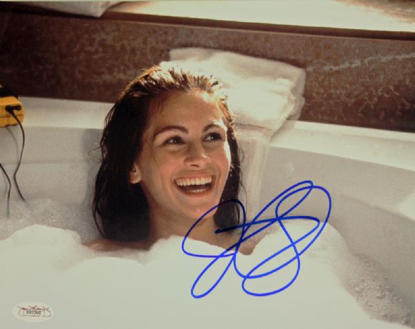 Julia Roberts Sensational Signed 8" x 10" Color Photo from "Pretty Woman" (JSA)