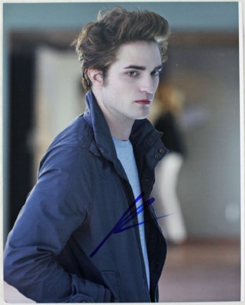 Robert Pattinson Signed 8" x 10" Color Photo from "Twilight"