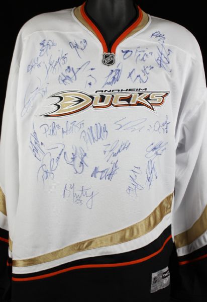 2007 Anaheim Ducks (Stanley Cup Champs) Team Signed Jersey w/25+ Sigs