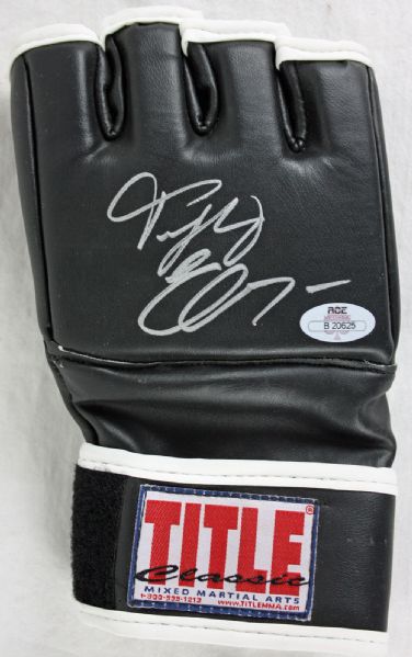 Fedor Emelianenko Signed MMA Pro Model Fight Glove