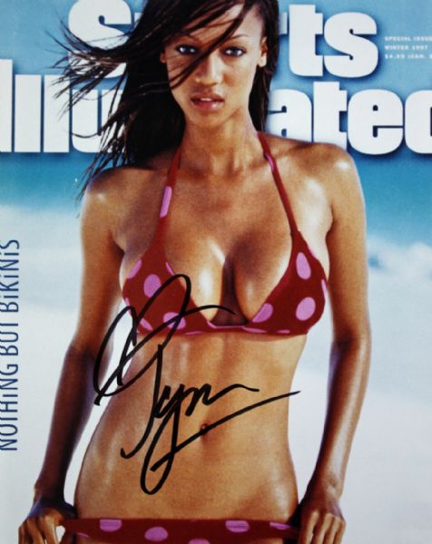 Tyra Banks Signed 8" x 10" Color Photo