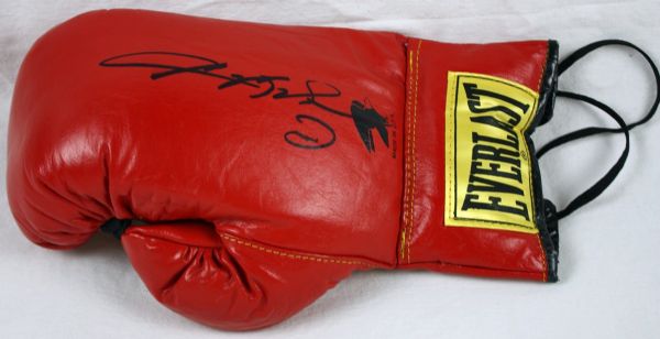 Sugar Ray Leonard Signed Everlast Pro Model Boxing Glove (JSA)