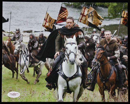 Russell Crowe Signed 8" x 10" Color Photo from "Robin Hood" (JSA) 