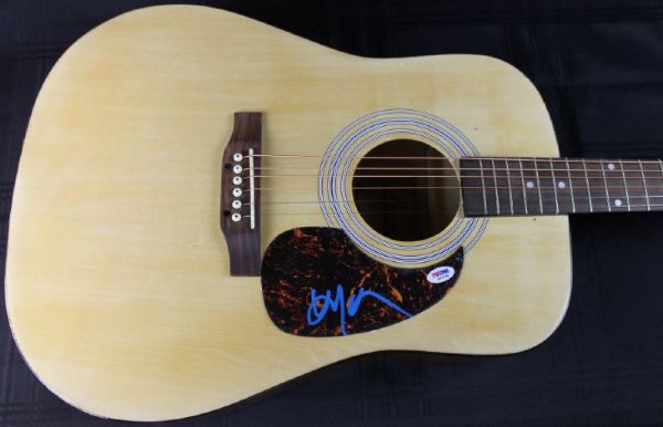 Willie Nelson Signed Acoustic Guitar (PSA/DNA)