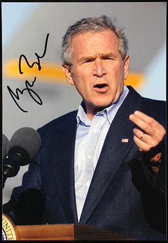 George W. Bush Signed 5" x 7" Photo (PSA/DNA)
