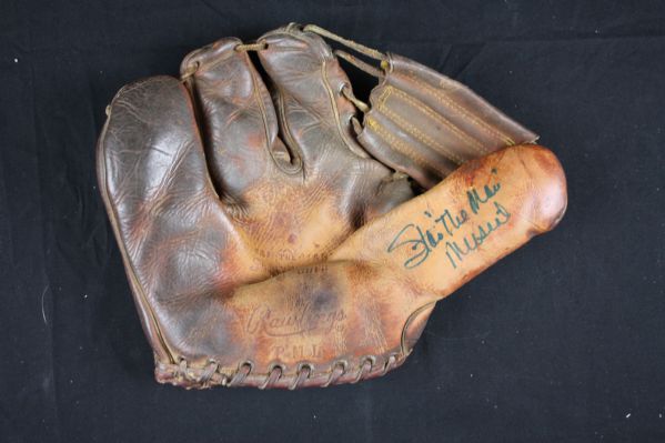 Stan Musial Signed Vintage Baseball Glove (PSA/DNA)
