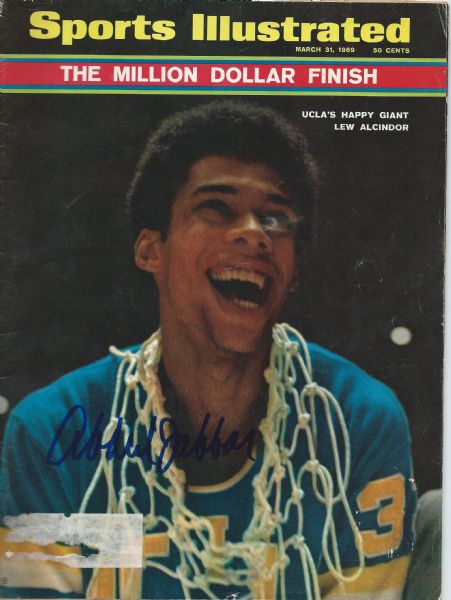 Kareem Abdul-Jabbar Signed 1969 Sports Illustrated Magazine (PSA/DNA Guaranteed