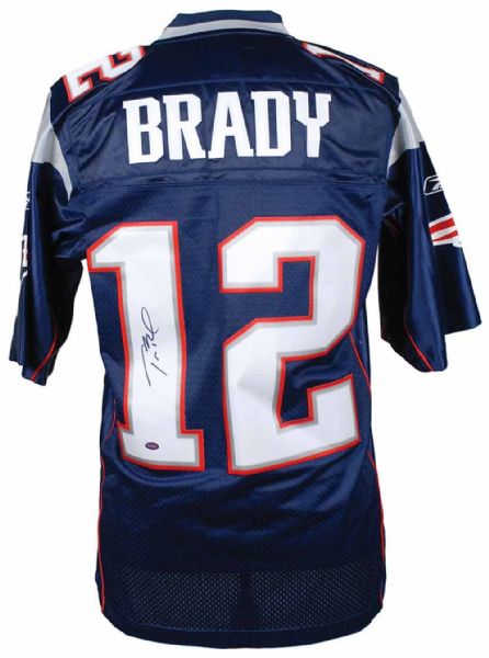 Tom Brady Signed New England Patriots Jersey (Mounted Memories & PSA/DNA Guaranteed)