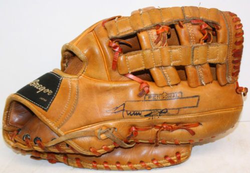 Willie Mays Rare Single Signed Baseball Glove (PSA/DNA)