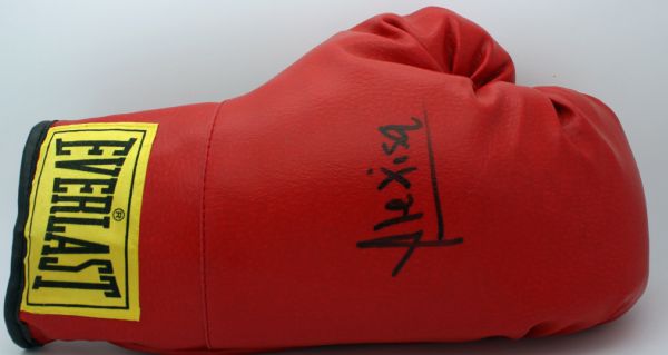 Alexis Argüello Signed Red Everlast Boxing Glove (PSA/DNA Guaranteed)