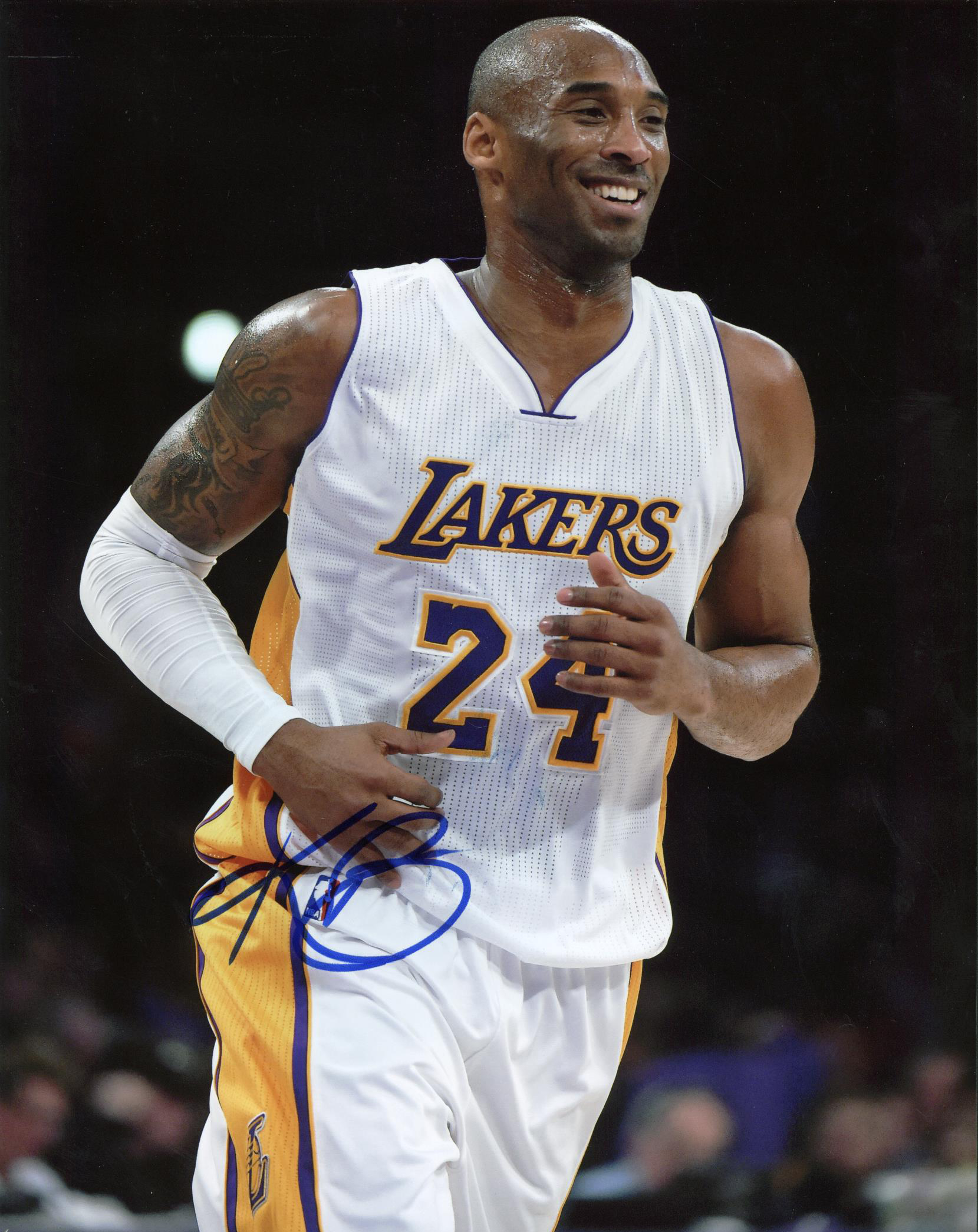 Lot Detail - Kobe Bryant Signed 11" x 14" Color Photograph (PSA/JSA