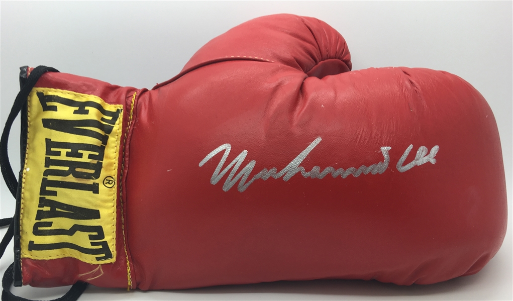 Muhammad Ali Near-Mint Signed Everlast Boxing Glove (PSA/JSA Guaranteed)
