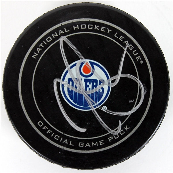 Connor McDavid Signed Official Oilers Puck (BAS/Beckett)