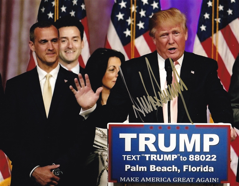 President Donald Trump Signed 8" x 10" Color Photo (Beckett/BAS LOA)