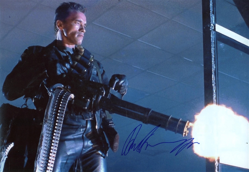 Arnold Schwarzenegger Signed 11" x 17" Color Photo (BAS/Beckett Guaranteed)