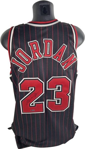 Michael Jordan Signed 1997/98 Pro Cut Chicago Bulls Jersey (UDA)