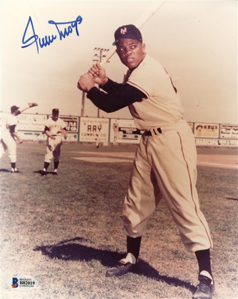 Willie Mays Signed 8" x 10" Color Giants Photograph (Beckett)