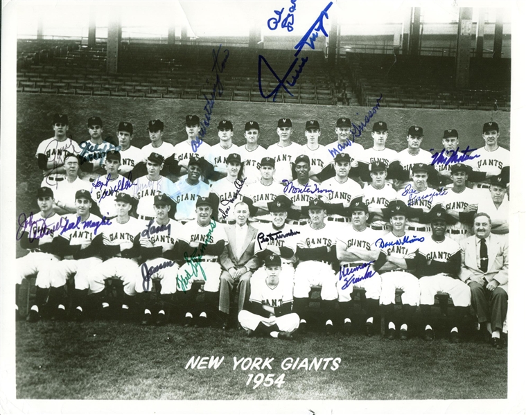 1954 New York Giants Team Signed 8" x 10" Photograph w/ Willie Mays! (JSA)