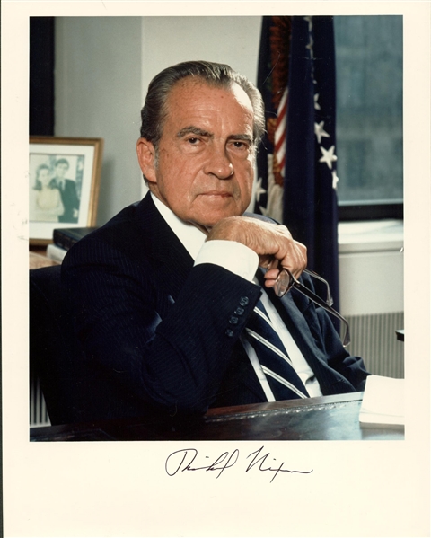 Richard Nixon Near-Mint Signed 8" x 10.5" Color Photograph (Beckett/BAS Guaranteed)