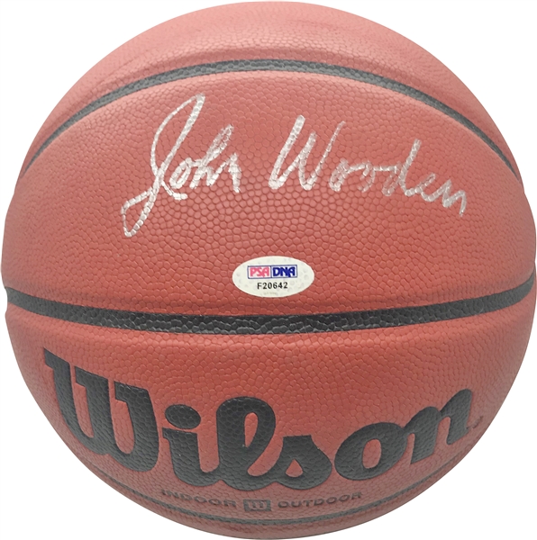 John Wooden Single Signed Wilson NCAA Final Four Basketball (PSA/DNA)