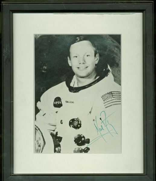 Apollo 11: Neil Armstrong Signed Un-Inscribed NASA Photograph (Beckett/BAS)