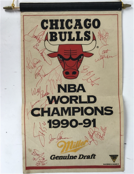 1990-91 Chicago Bulls Vintage Team Signed Championship Banner w/ Jordan, Pippen & Jackson! (Beckett/BAS)