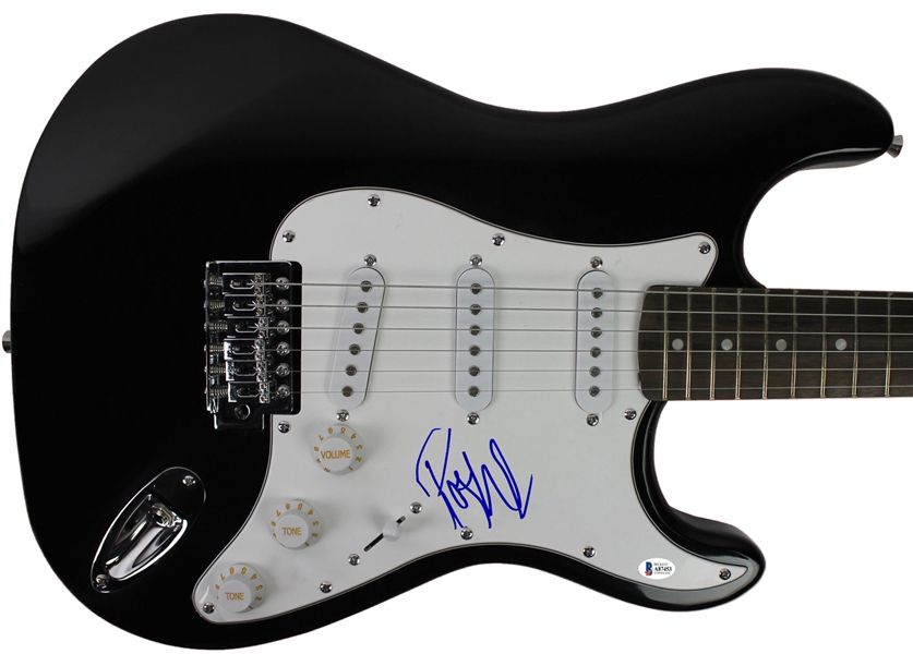 Pink Floyd: Roger Waters Signed Stratocaster-Style Guitar (BAS/Beckett)