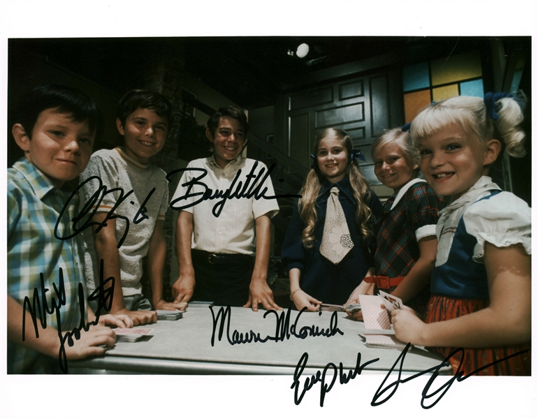 Brady Bunch Cast Signed 8" x 10" Photograph w/ 6 Signatures (Beckett/BAS Guaranteed)