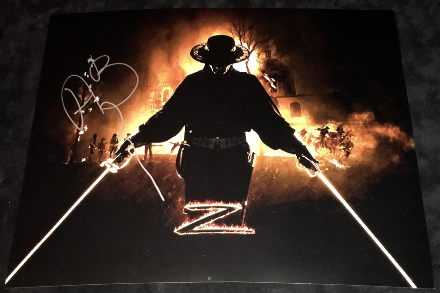 Antonio Banderas Signed 16" x 20" Photograph from "Zorro" (BAS/Beckett Guaranteed)