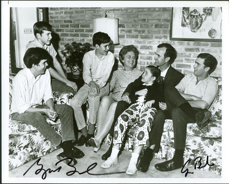 President George W. Bush & George H.W. Bush Signed 8" x 10" Family Photograph (Beckett/BAS)