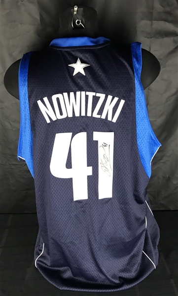 Dirk Nowitzki Signed Dallas Mavericks Jersey (JSA)