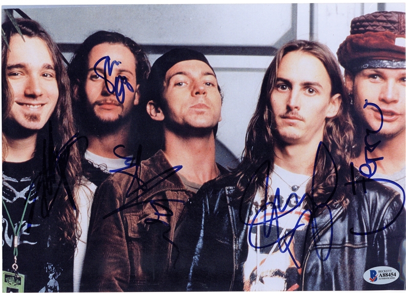 Pearl Jam Vintage Group Signed Color Photograph w/ All Five Members! (Beckett/BAS)