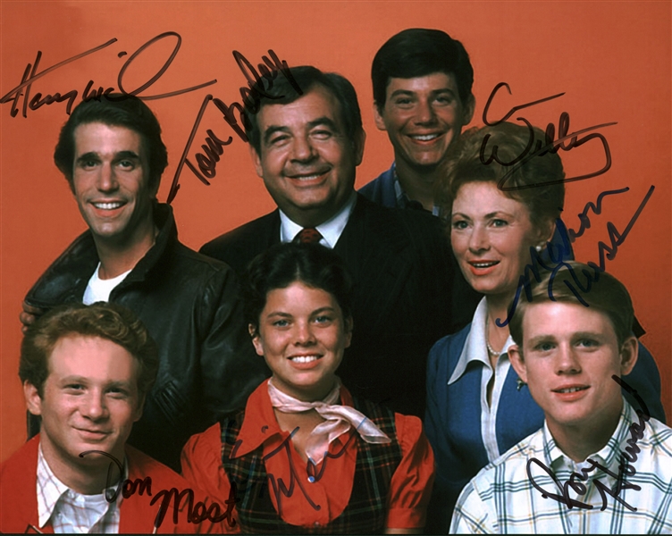 Happy Days Desirable Cast Signed 8" x 10" Color Photo with Bosley, Howard, etc. (7 Sigs)(PSA/DNA)