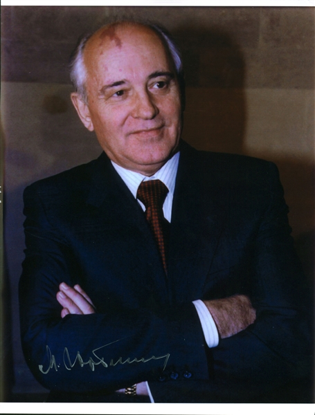 Mikhail Gorbachev Signed 8" x 11" Photograph (Beckett/BAS Guaranteed)