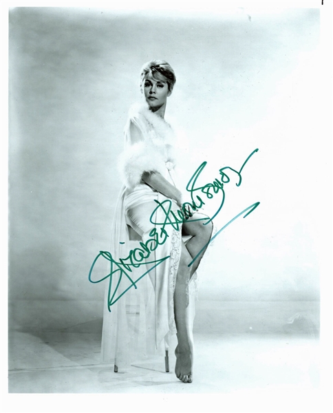 Bewitched: Elizabeth Montgomery Signed 8" x 10" B&W Photo (Beckett/BAS)