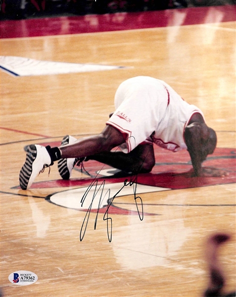 Michael Jordan Signed 8" x 10" Chicago Bulls Photograph (Beckett/BAS)