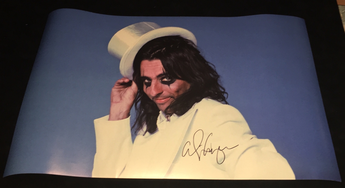 Alice Cooper Signed Over-Sized 20" x 30" Photograph (Beckett/BAS Guaranteed)