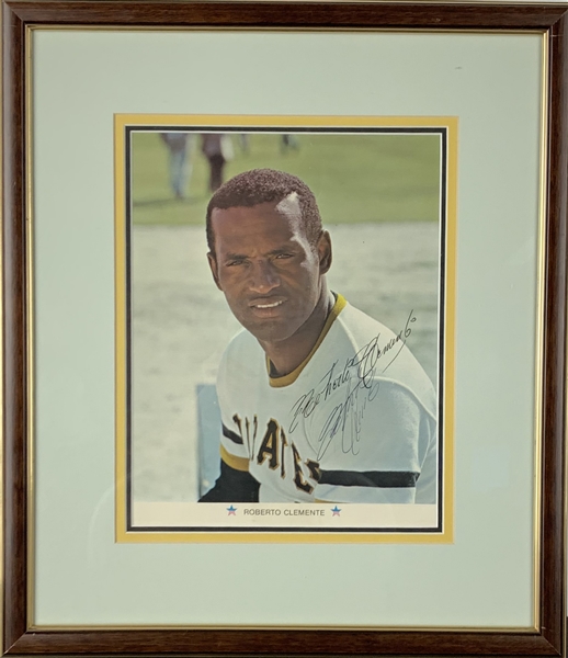 Roberto Clemente Signed 7.5" x 9.5" 1971 Arco Pirates Promotional Color Picture Card (PSA/DNA)