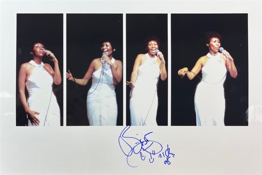 Aretha Franklin Signed 12" x 18" Photo (Beckett/BAS)