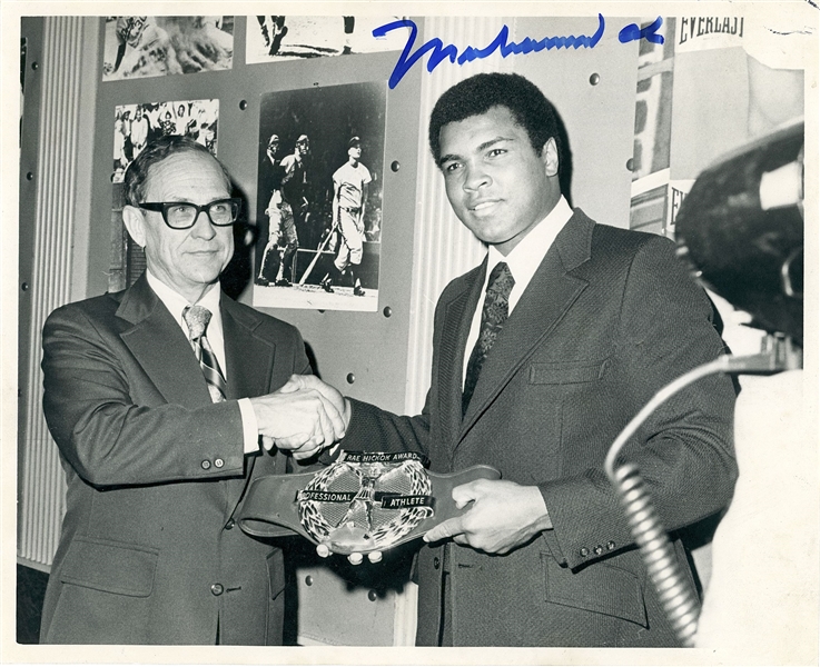 Muhammad Ali Signed 10” x 8” Photo (Beckett/BAS Guaranteed)
