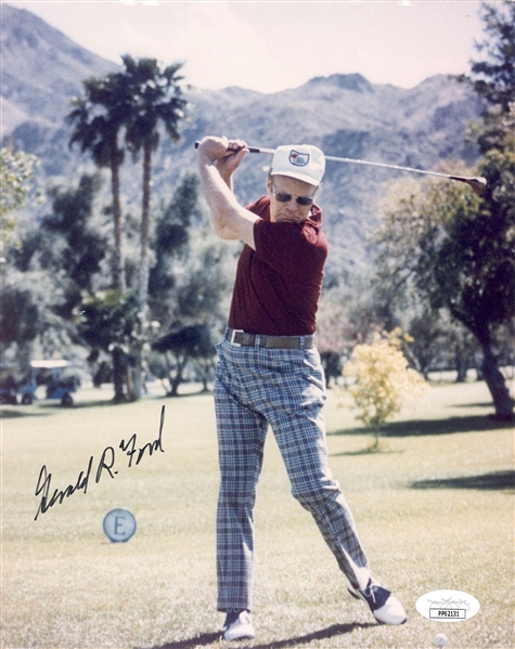 Gerald Ford Signed 8” x 10” Golfing Photo (JSA Sticker)