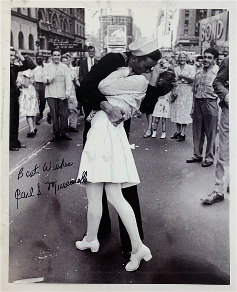 Carl Muscarello Signed 8" x 10" V-J Day in Times Square Photo (Beckett/BAS)