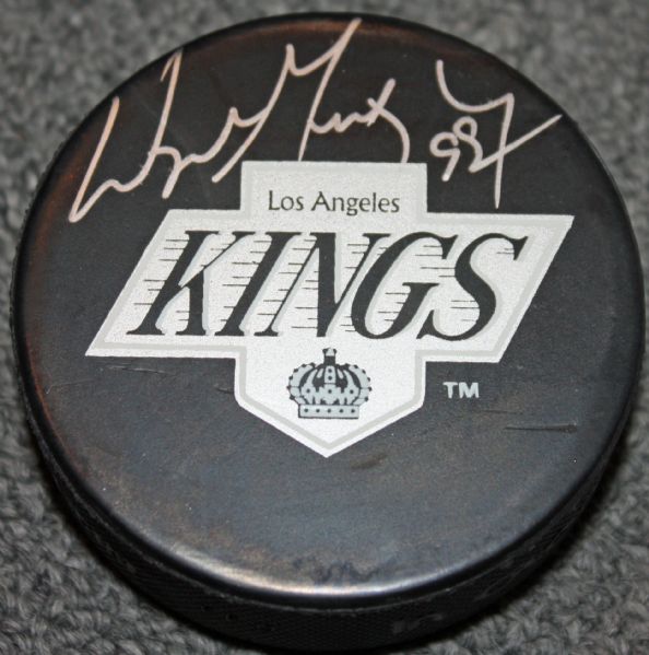 Wayne Gretzky Signed NHL Game Model LA Kings Puck (UDA Hologram)