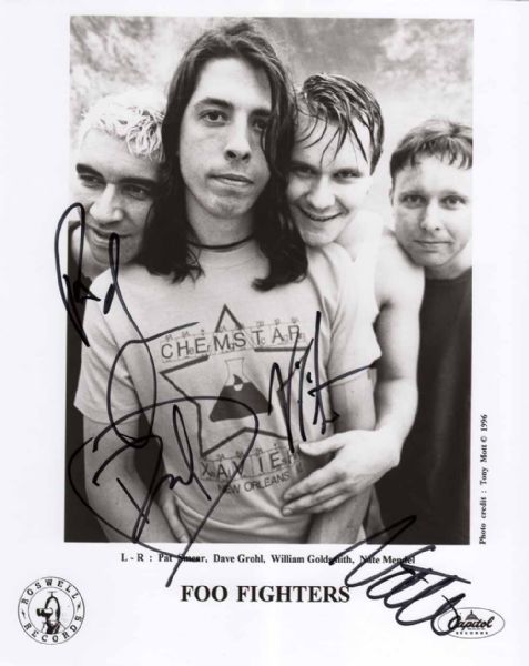 Foo Fighters Rare Group Signed 8" x 10" Publicity Photo w/Original Lineup (Epperson/REAL)