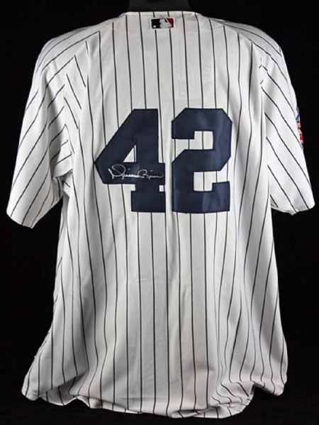 Mariano Rivera Signed 2009 NY Yankees Jersey w/World Series Patch