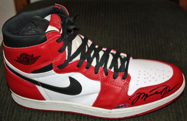 Michael Jordan Signed Nike Air Jordan Retro Model Basketball Sneaker (UDA)