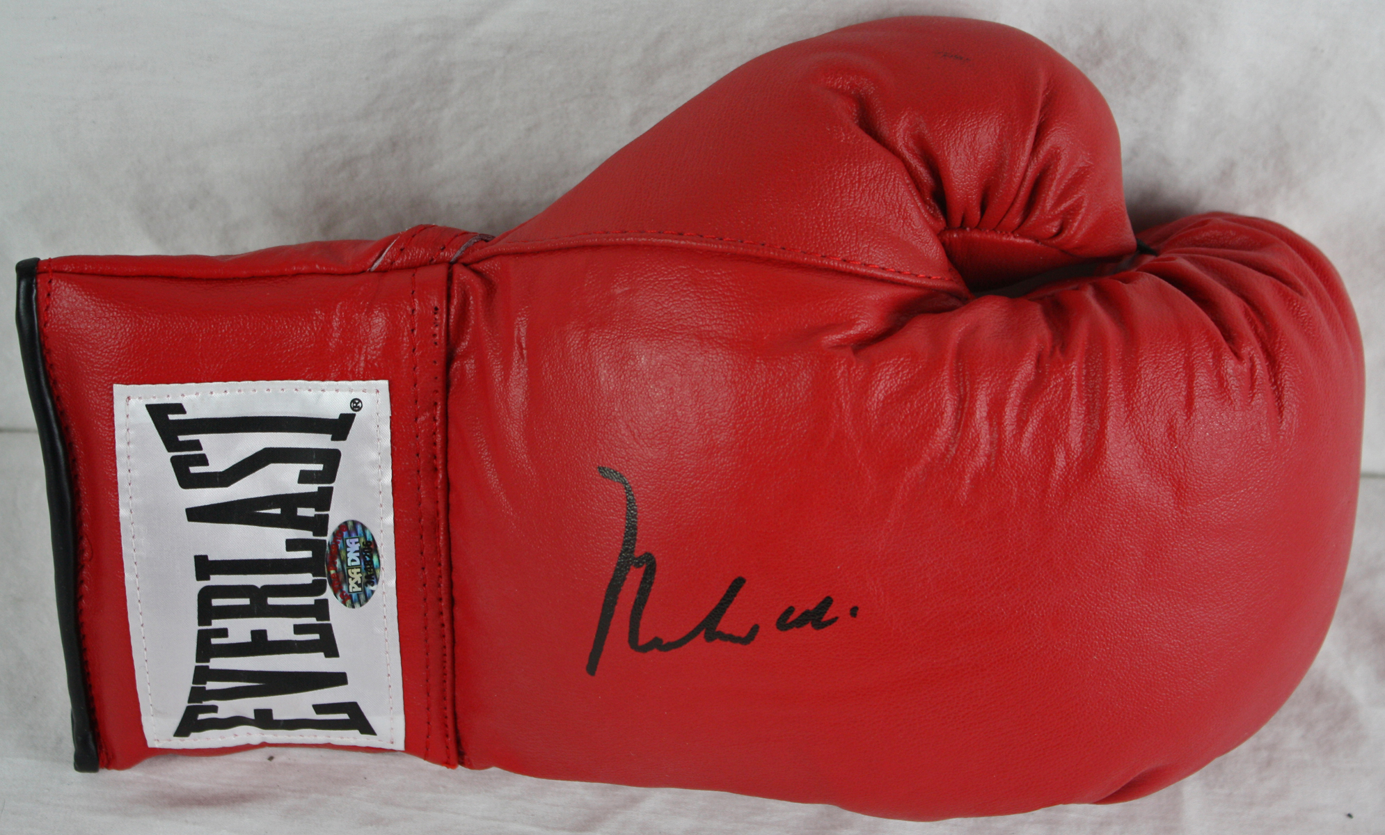 Lot Detail - Muhammad Ali Signed Everlast Boxing Glove PSA Graded Gem ...