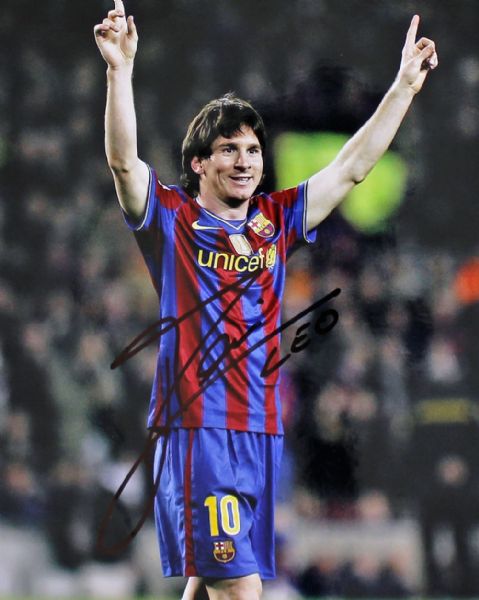 Lionel Messi Signed 8" x 10" Color Photo (Barcelona)